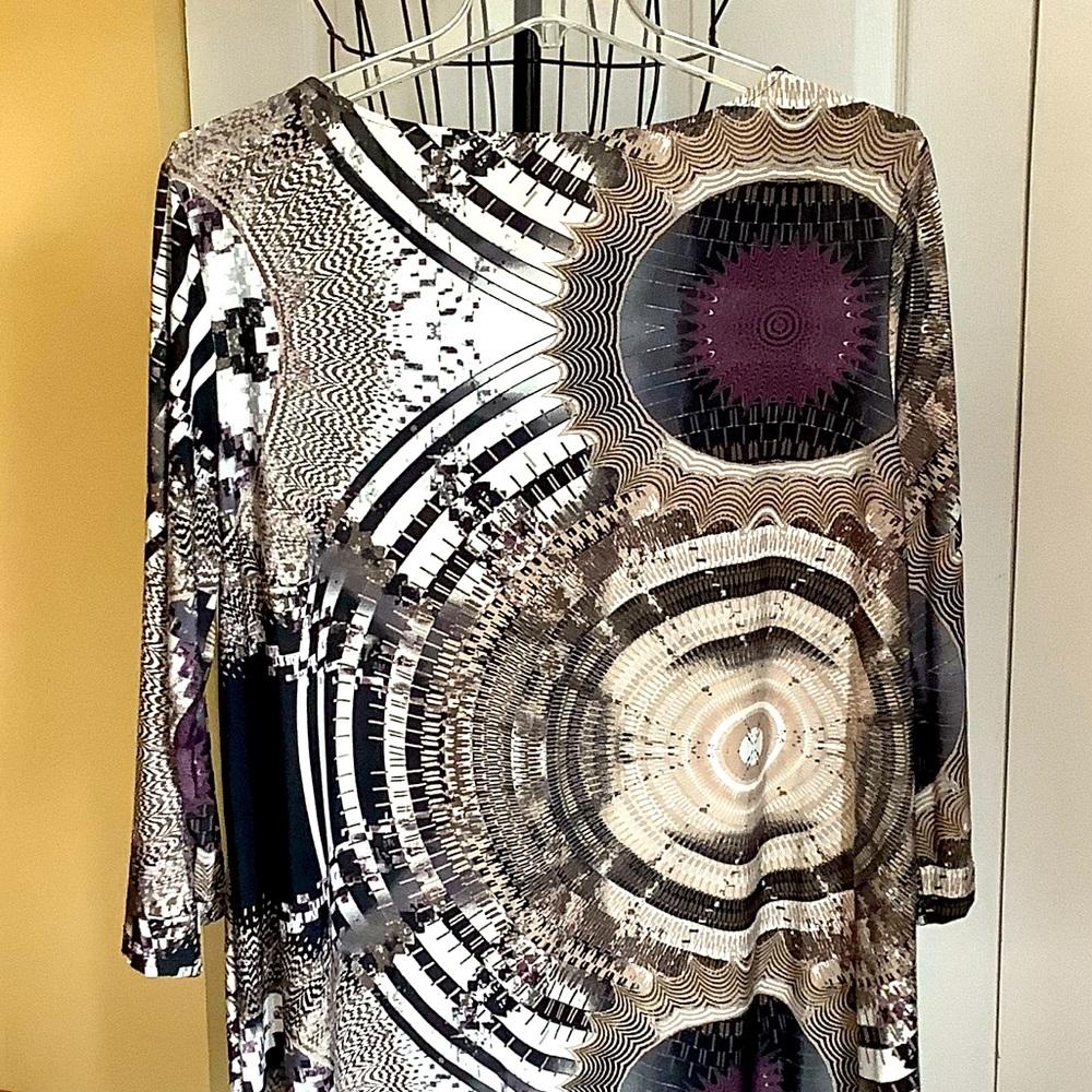 Long Tunic With Unique Pattern. - image 1